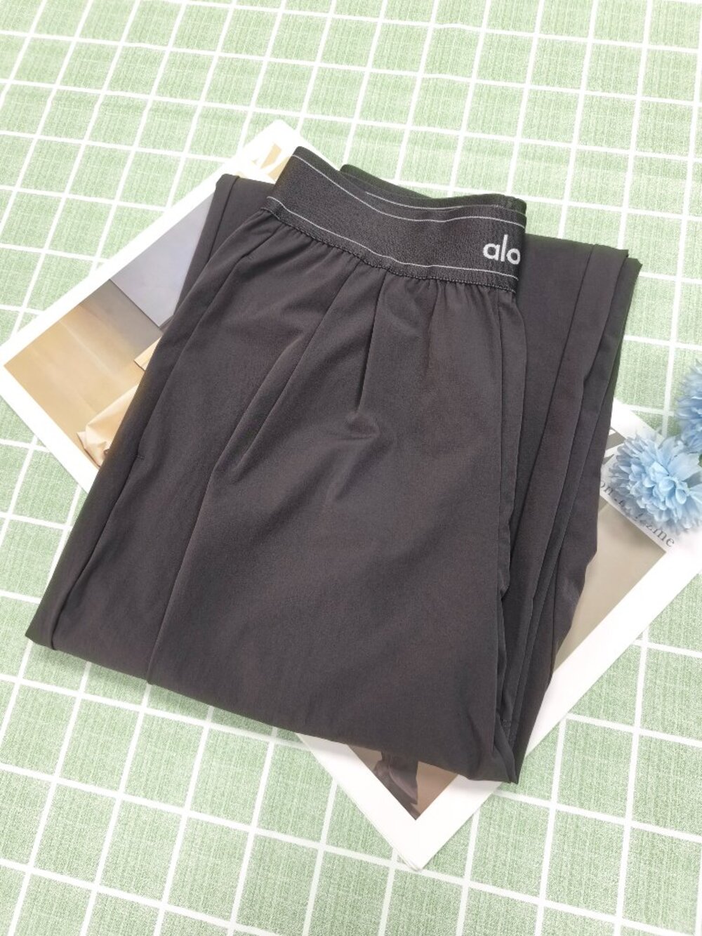 Deep Gray Regular Alo Yoga Trouser Women's ✨/ smoke-free households🥰 - Picture 8 of 9